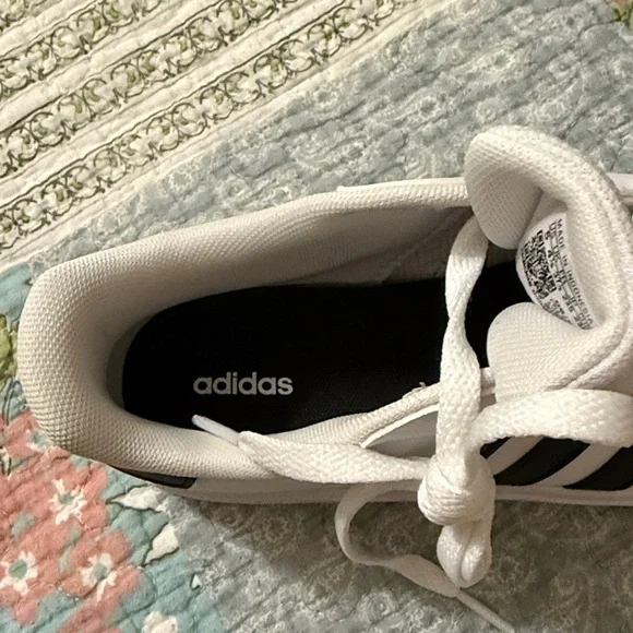 Adidas Grand Court 2.0 K , NWT, Sz 5 youth, women 6.5. - Picture 6 of 7